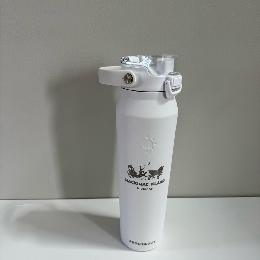 Frostbuddy Laser Engraved Mackinac Island, MI Stainless Steel 32 oz Bottle Buddy